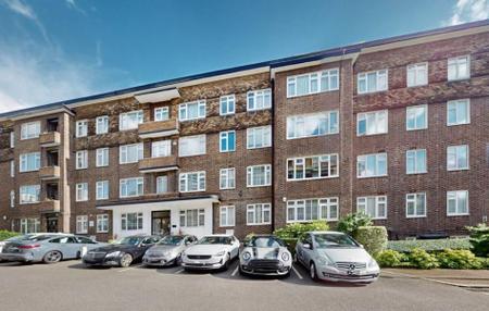 3 bedroom Flat for sale in Avenue Close-List1965