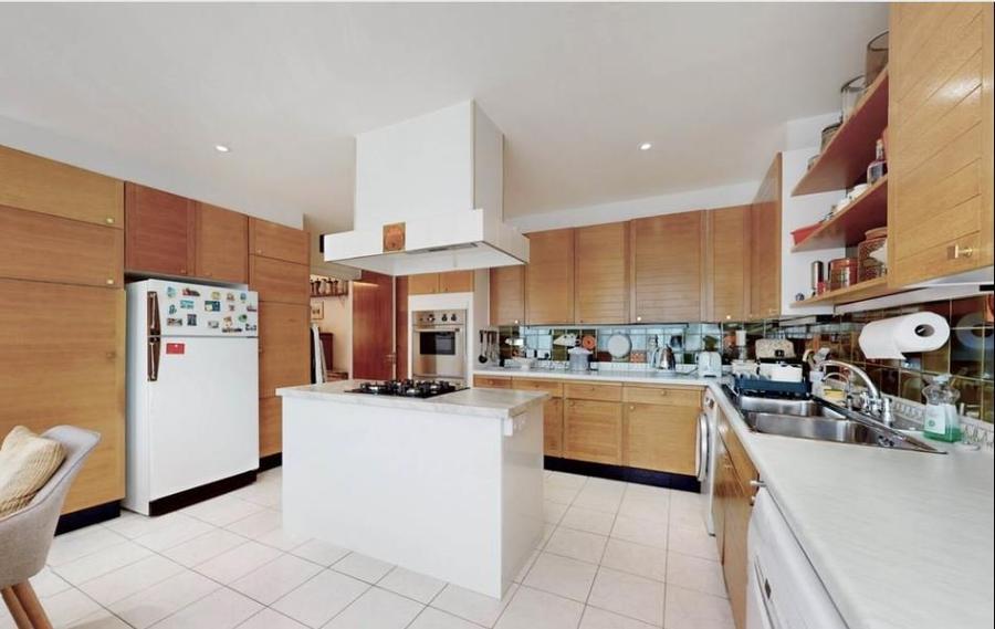 3 bedroom Flat for sale in Avenue Close-view5