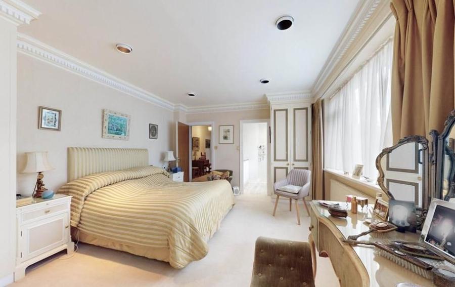 3 bedroom Flat for sale in Avenue Close-view11