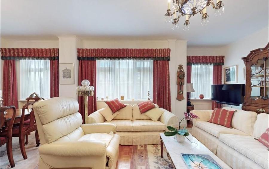3 bedroom Flat for sale in Avenue Close-view3