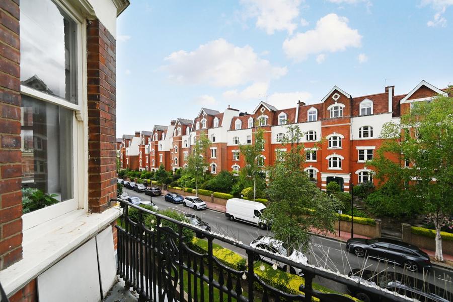 3 bedroom Flat for sale in Harvard Court-view7