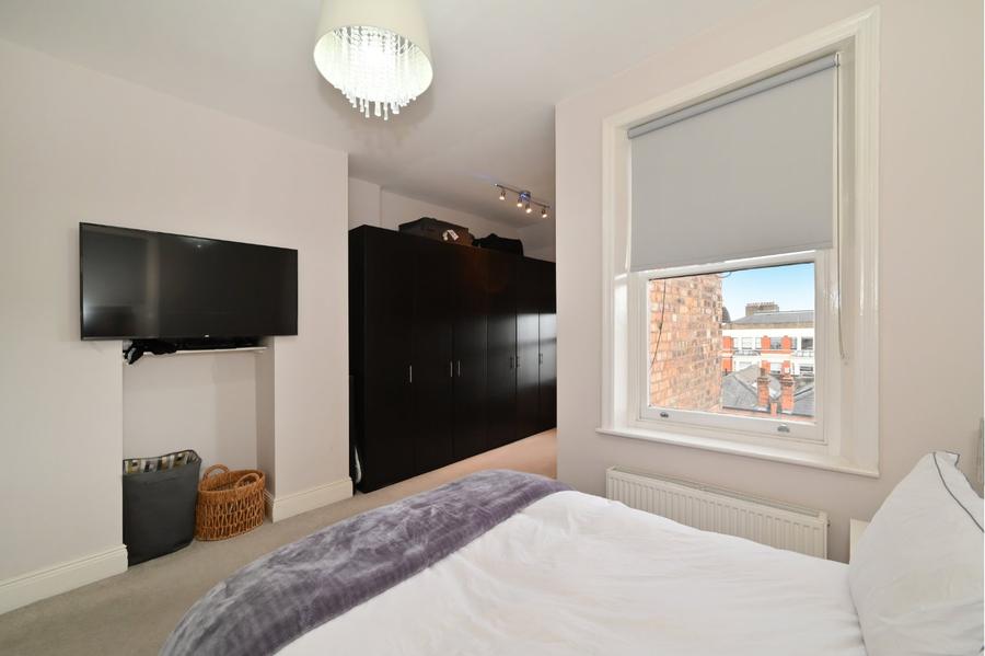 3 bedroom Flat for sale in Harvard Court-view6