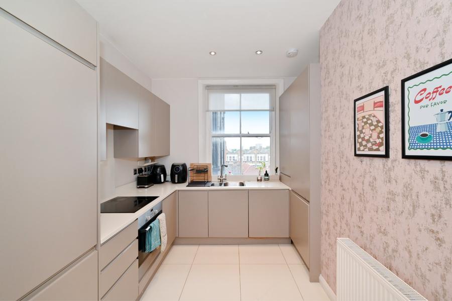 3 bedroom Flat for sale in Harvard Court-view8