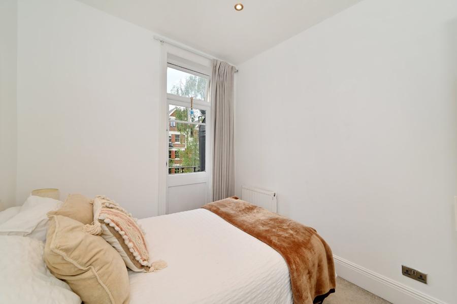 3 bedroom Flat for sale in Harvard Court-view10
