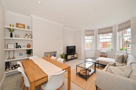 3 bedroom Flat for sale in Harvard Court-List1920