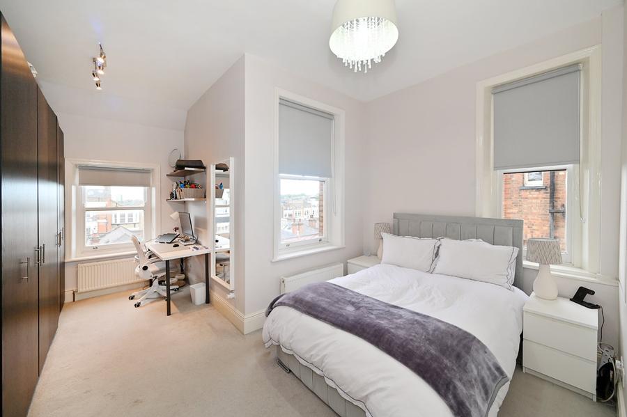 3 bedroom Flat for sale in Harvard Court-view4