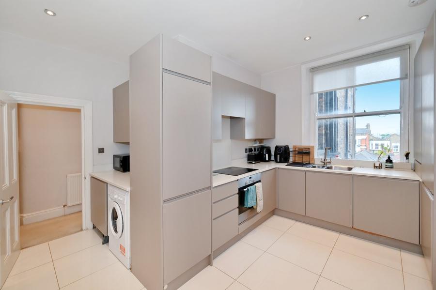 3 bedroom Flat for sale in Harvard Court-view3