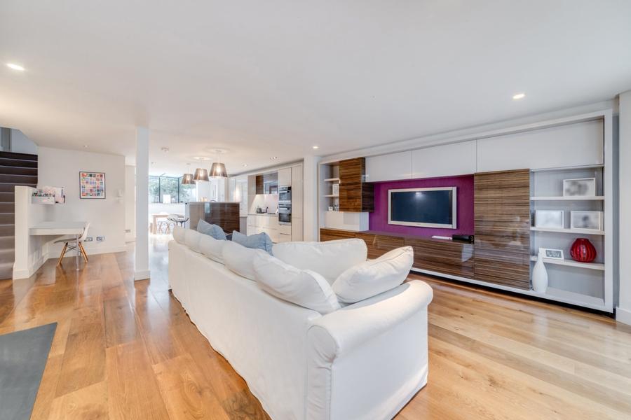 4 bedroom House for sale in Belsize Crescent-view16