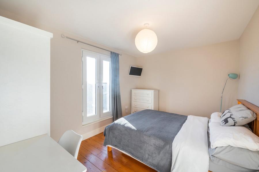 6 bedroom House for sale in Avondale Avenue-view13
