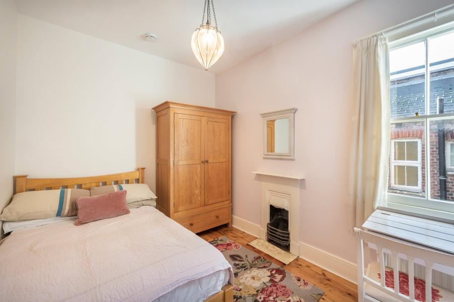 6 bedroom House for sale in Avondale Avenue-view12