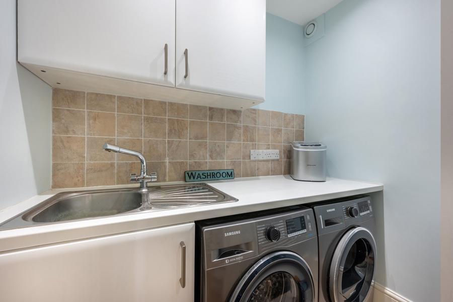6 bedroom House for sale in Southwood Lane-view24