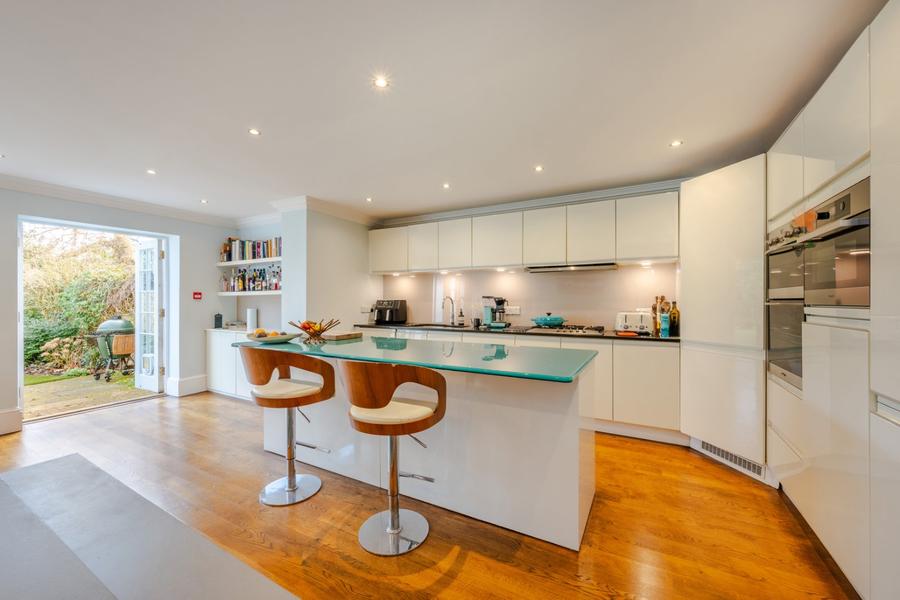 6 bedroom House for sale in Southwood Lane-view8