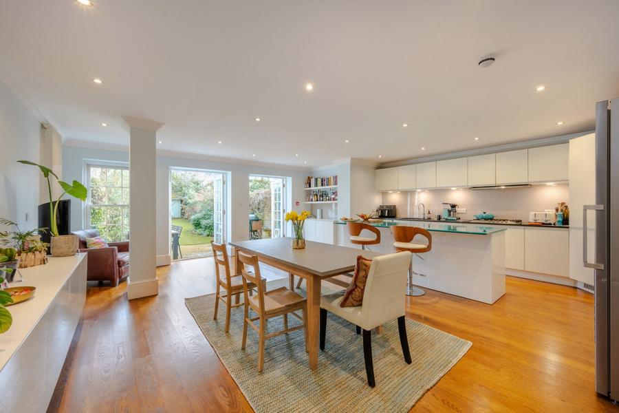 6 bedroom House for sale in Southwood Lane-view2