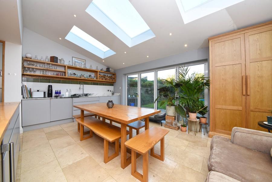 4 bedroom House for sale in Orchard Avenue-view4