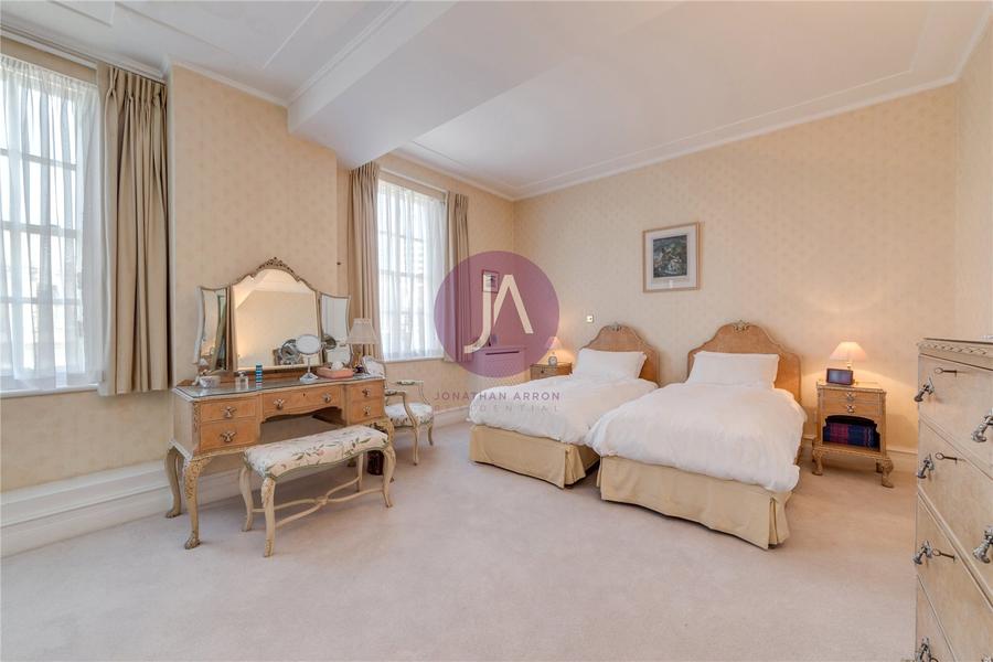 4 bedroom Flat for sale in Hereford House-view8
