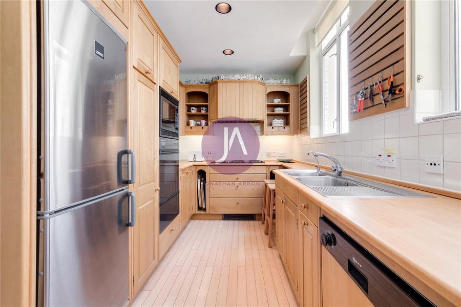 4 bedroom Flat for sale in Hereford House-view9