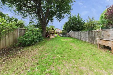 2 bedroom Flat for sale in Chevening Road-List703