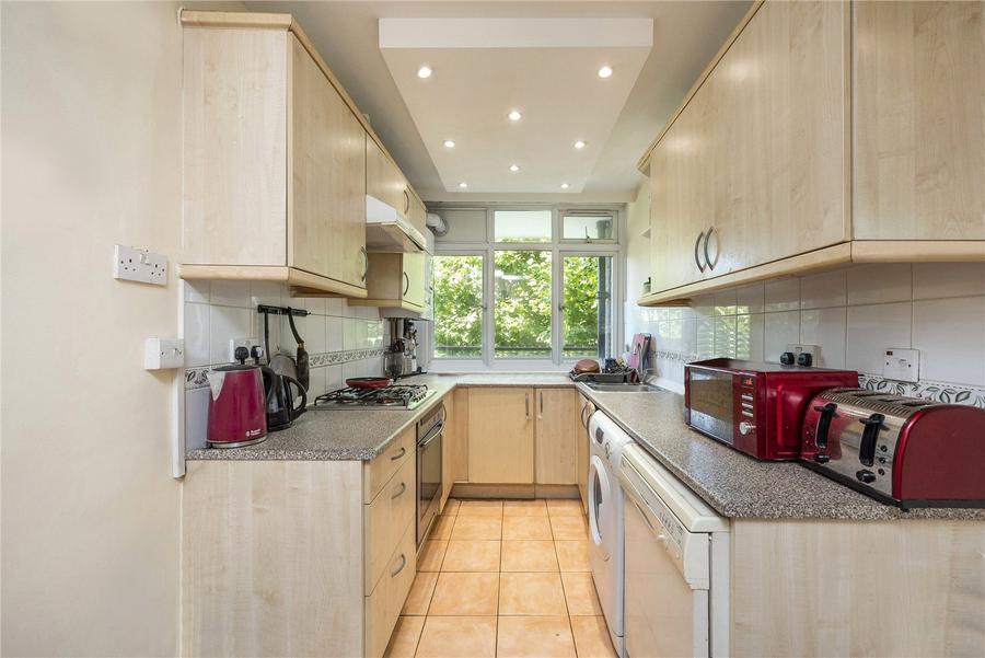 3 bedroom Flat for sale in Melbourne Court-view3