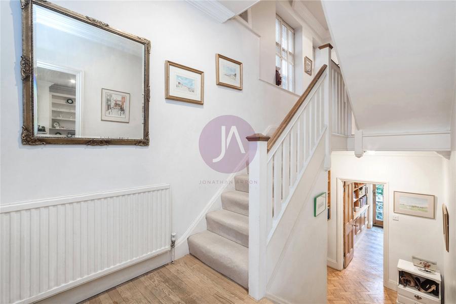 4 bedroom House for sale in Rotherwick Road-view13