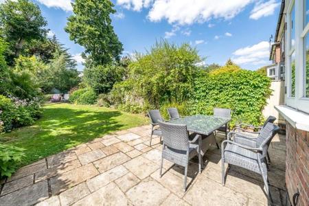 4 bedroom House for sale in Rotherwick Road-List719