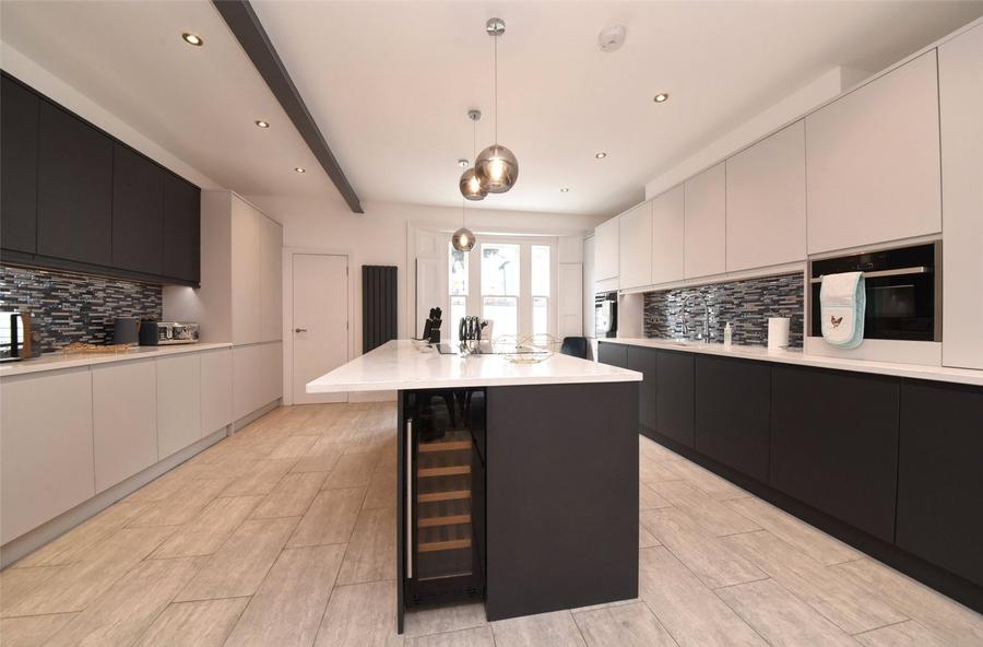 4 bedroom House for sale in Bartholomew Road-view8
