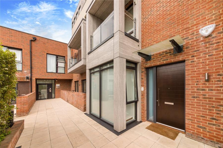 2 bedroom Flat for sale in Fairmont Mews-view13
