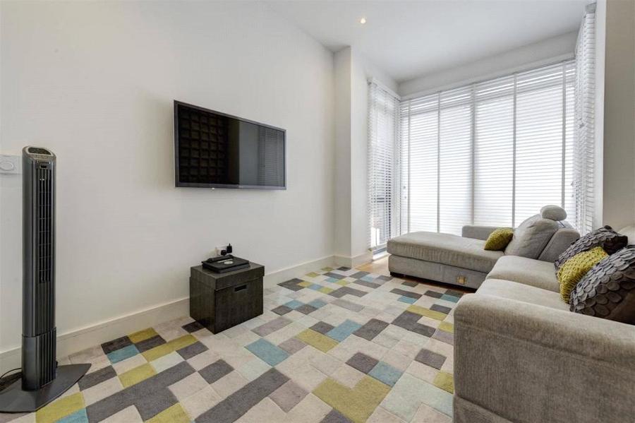 2 bedroom Flat for sale in Fairmont Mews-view7