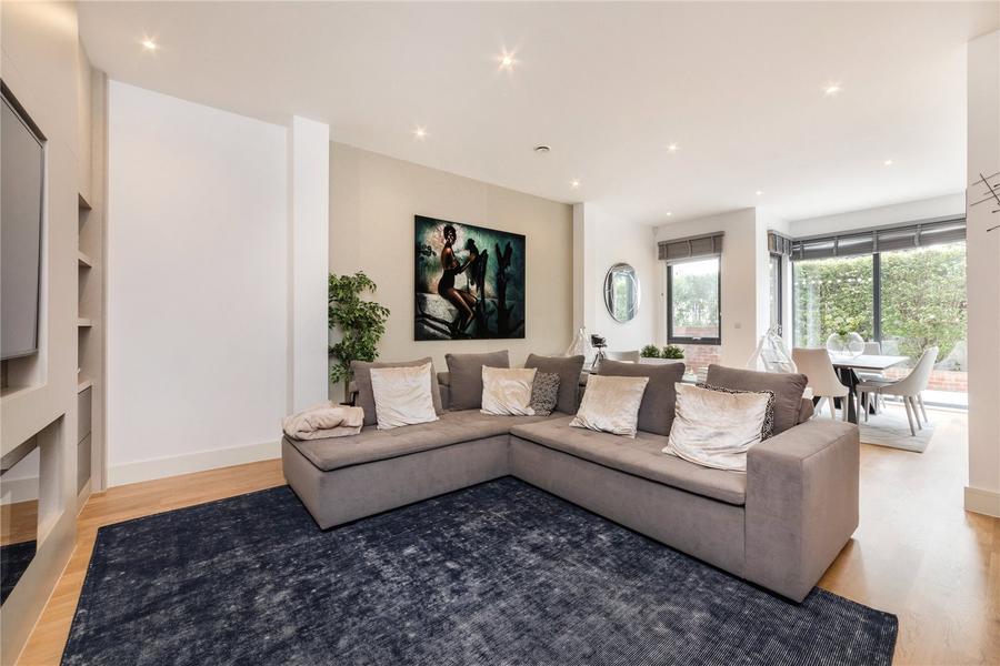 2 bedroom Flat for sale in Fairmont Mews-view3