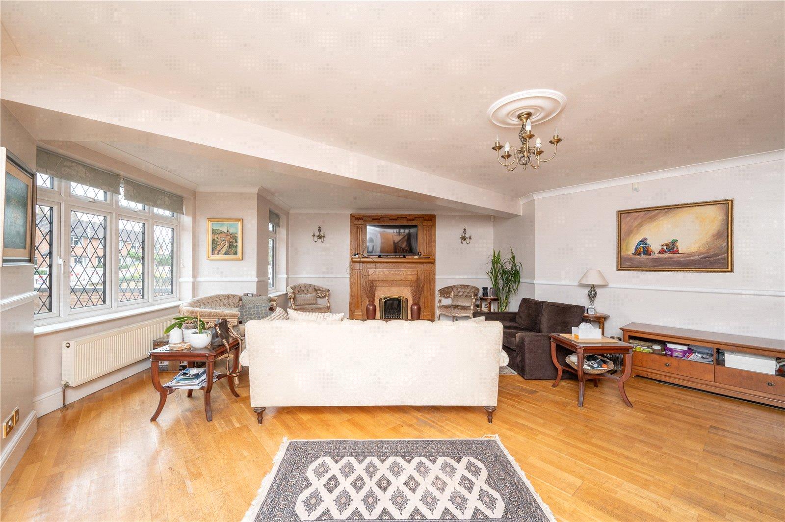 5 Bedroom  To Let in Chiswell Green Lane, St. Albans, Hertfordshire - View 18 - Collinson Hall