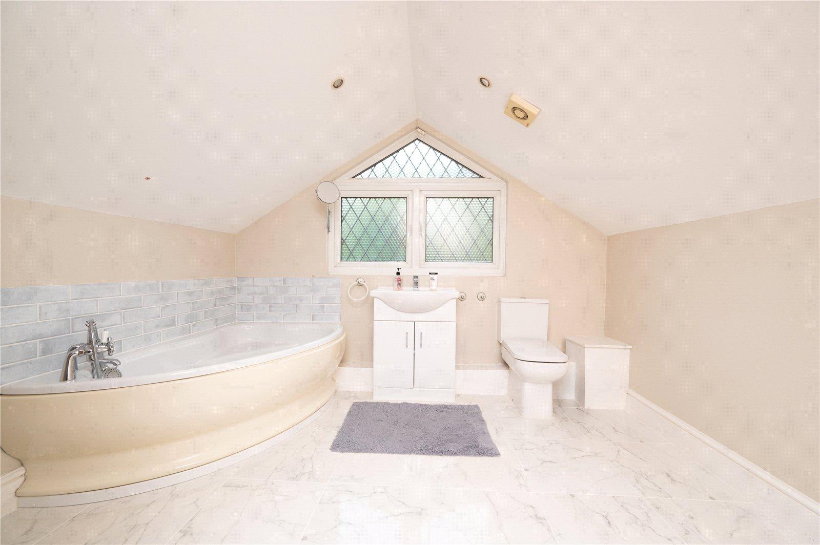 5 Bedroom  To Let in Chiswell Green Lane, St. Albans, Hertfordshire - View 10 - Collinson Hall