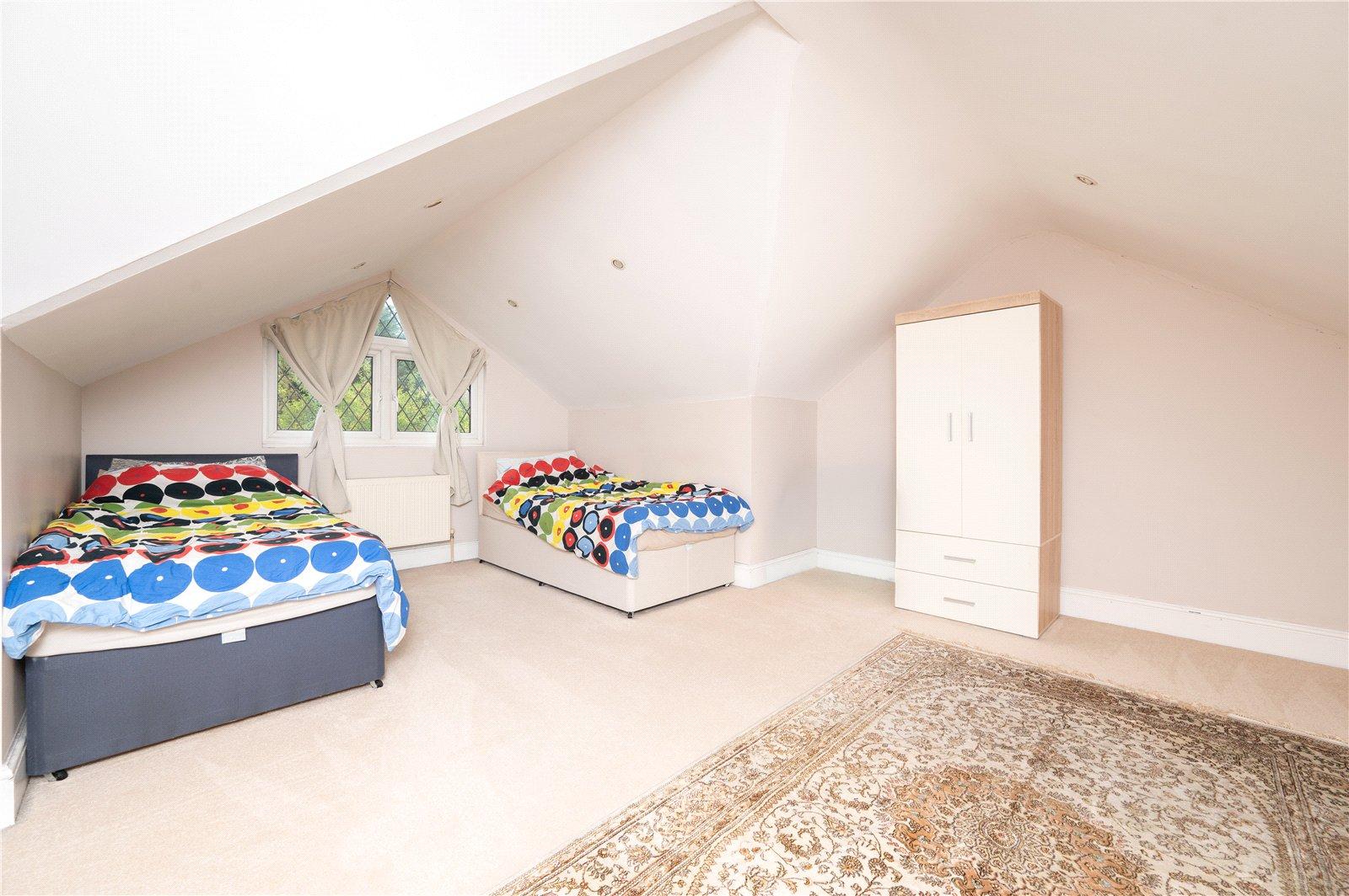 5 Bedroom  To Let in Chiswell Green Lane, St. Albans, Hertfordshire - View 11 - Collinson Hall