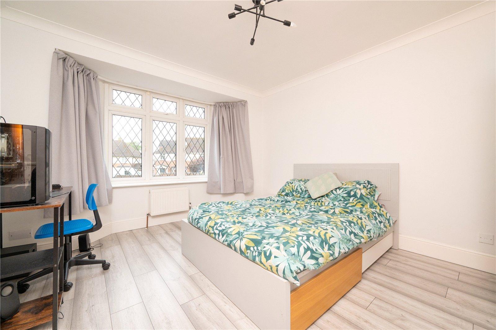 5 Bedroom  To Let in Chiswell Green Lane, St. Albans, Hertfordshire - View 16 - Collinson Hall