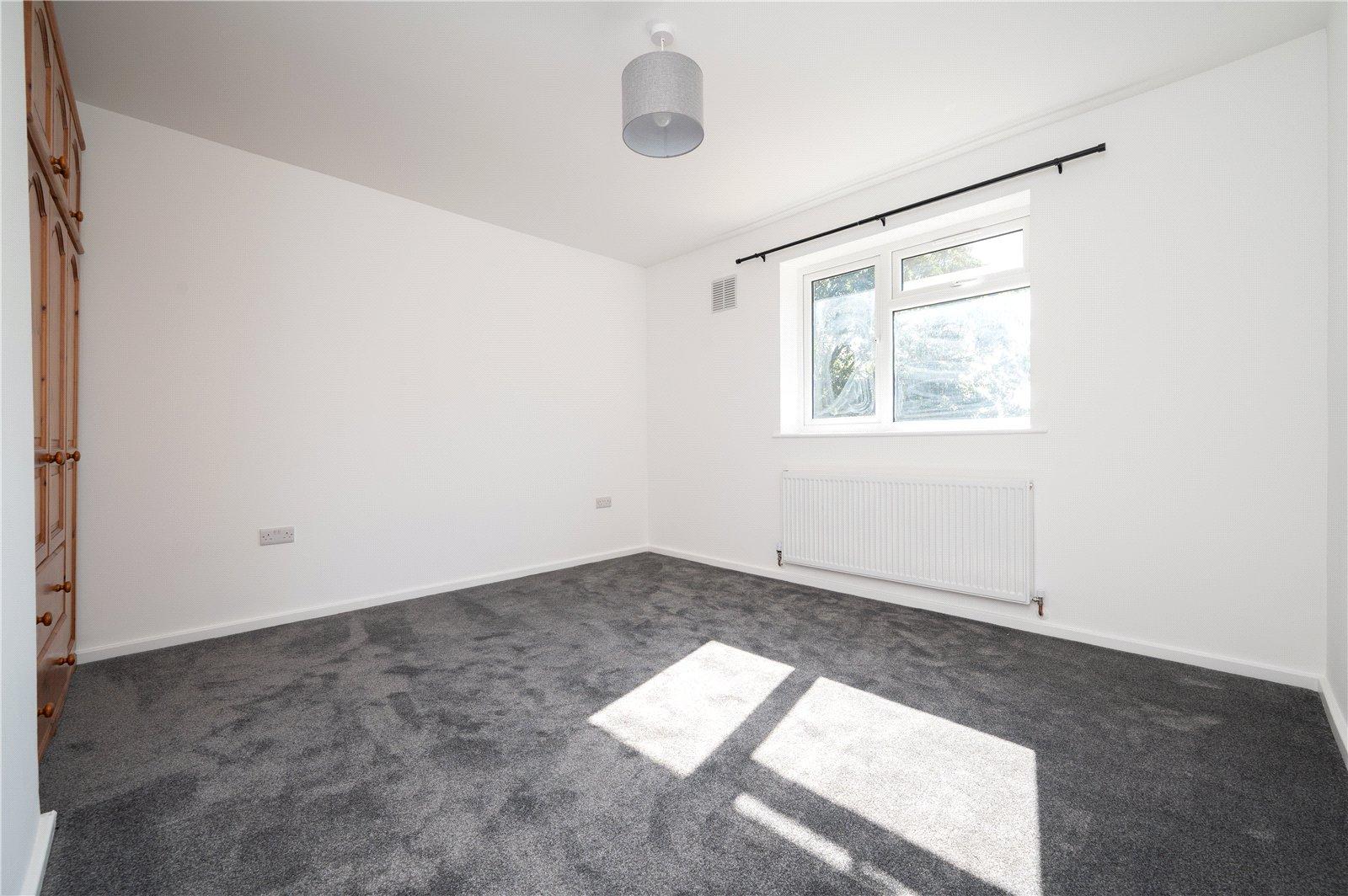 3 Bedroom Terraced House Let in Holyrood Crescent, St. Albans, Hertfordshire - View 8 - Collinson Hall