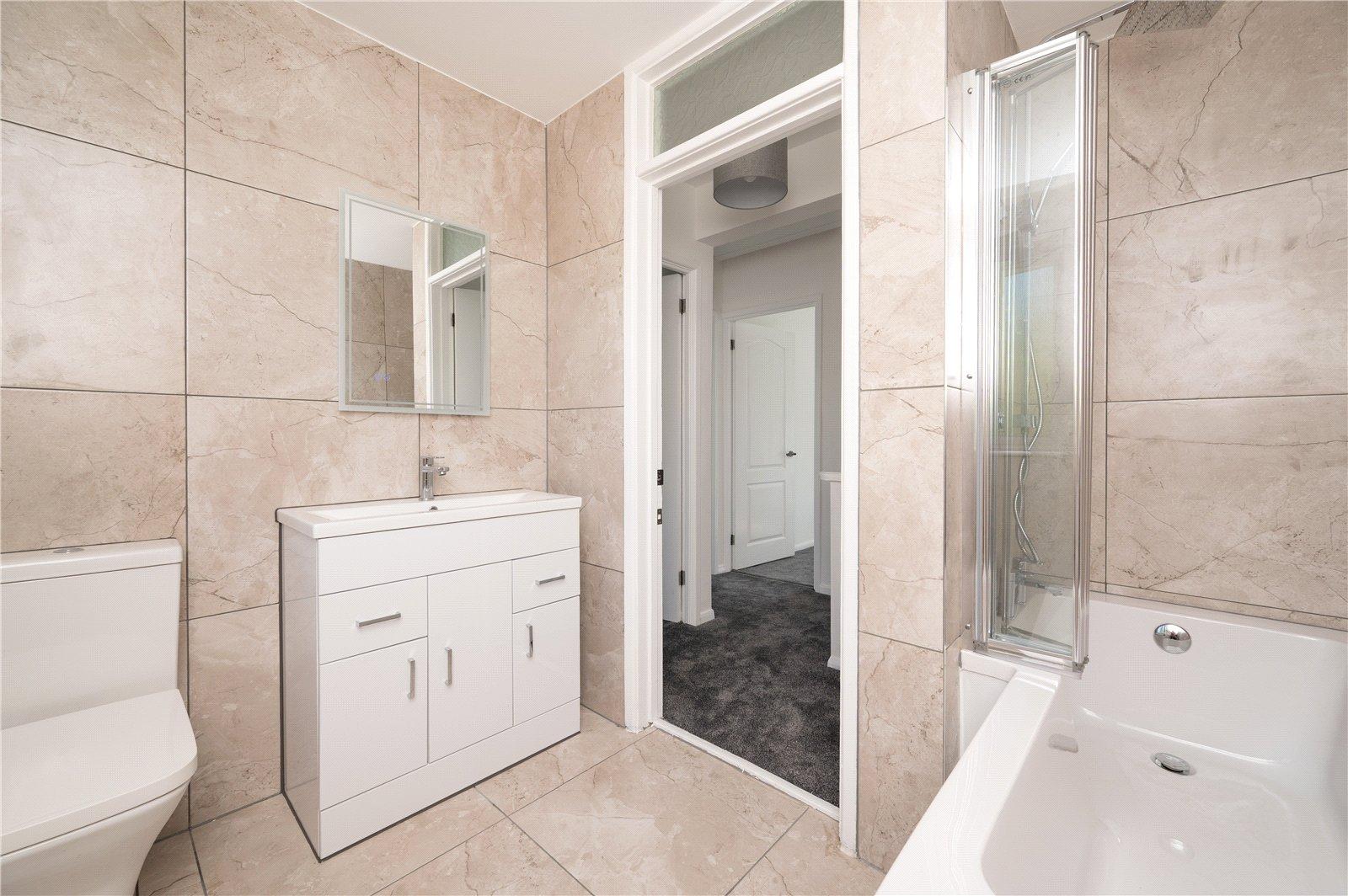 3 Bedroom Terraced House Let in Holyrood Crescent, St. Albans, Hertfordshire - View 4 - Collinson Hall