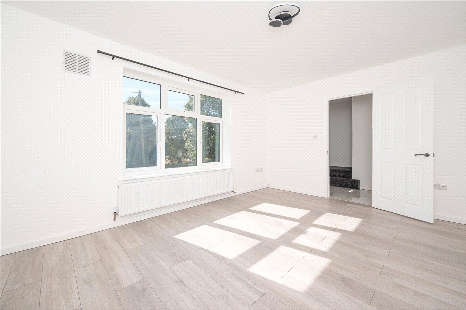 3 Bedroom Terraced House Let in Holyrood Crescent, St. Albans, Hertfordshire - View 15 - Collinson Hall