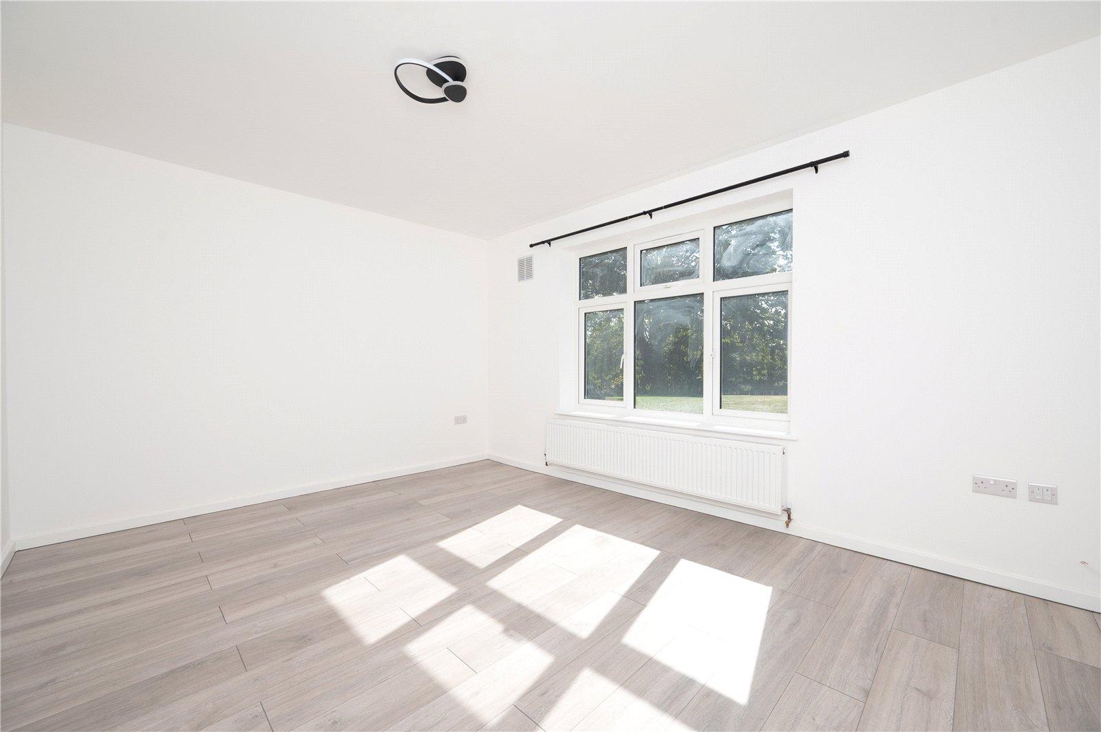3 Bedroom Terraced House Let in Holyrood Crescent, St. Albans, Hertfordshire - View 5 - Collinson Hall