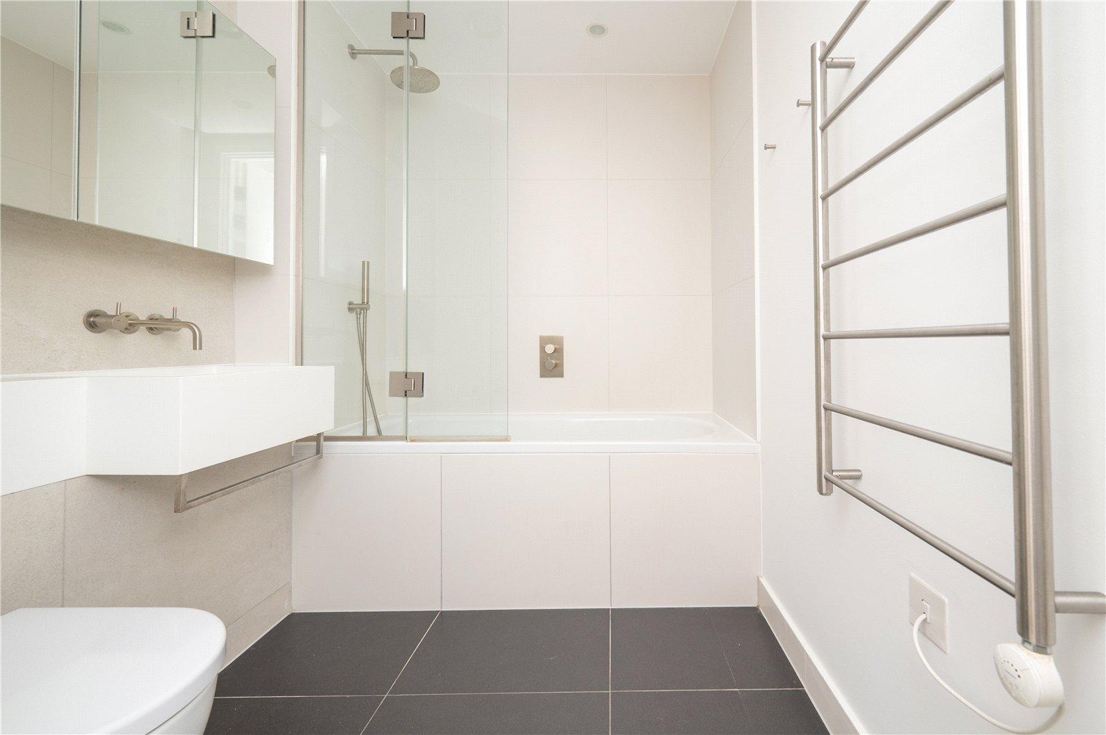 2 Bedroom Flat/Apartment Let in Gabriel Square, St. Albans, Hertfordshire - View 4 - Collinson Hall
