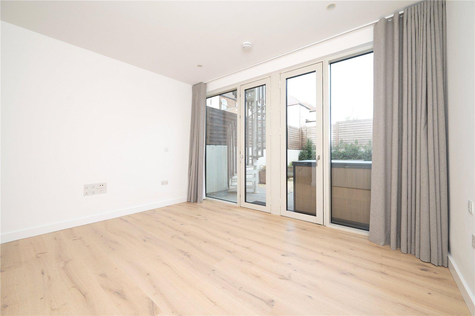 2 Bedroom Flat/Apartment Let in Gabriel Square, St. Albans, Hertfordshire - View 11 - Collinson Hall