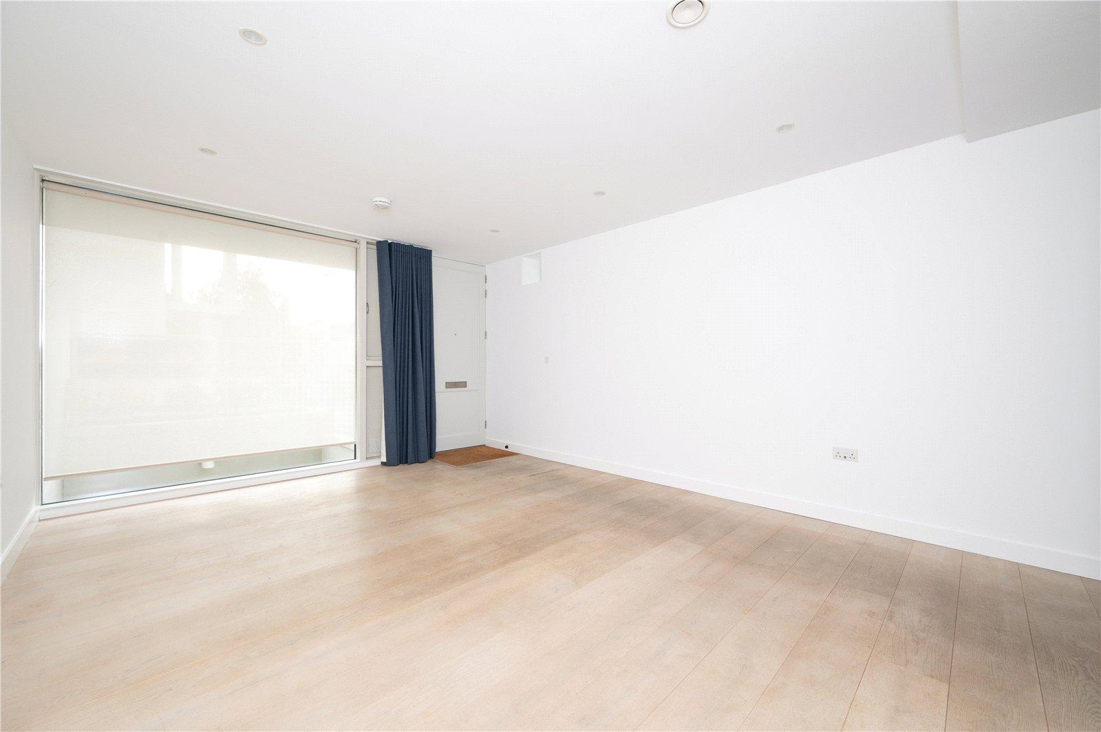 2 Bedroom Flat/Apartment Let in Gabriel Square, St. Albans, Hertfordshire - View 8 - Collinson Hall