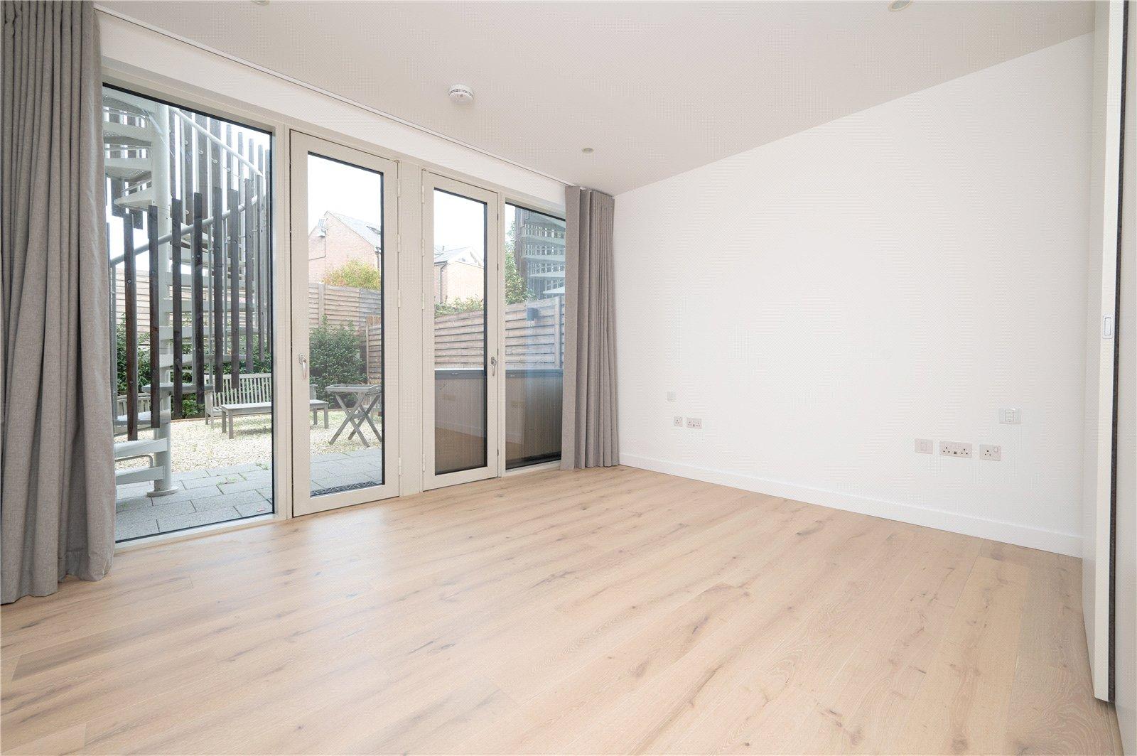 2 Bedroom Flat/Apartment Let in Gabriel Square, St. Albans, Hertfordshire - View 3 - Collinson Hall