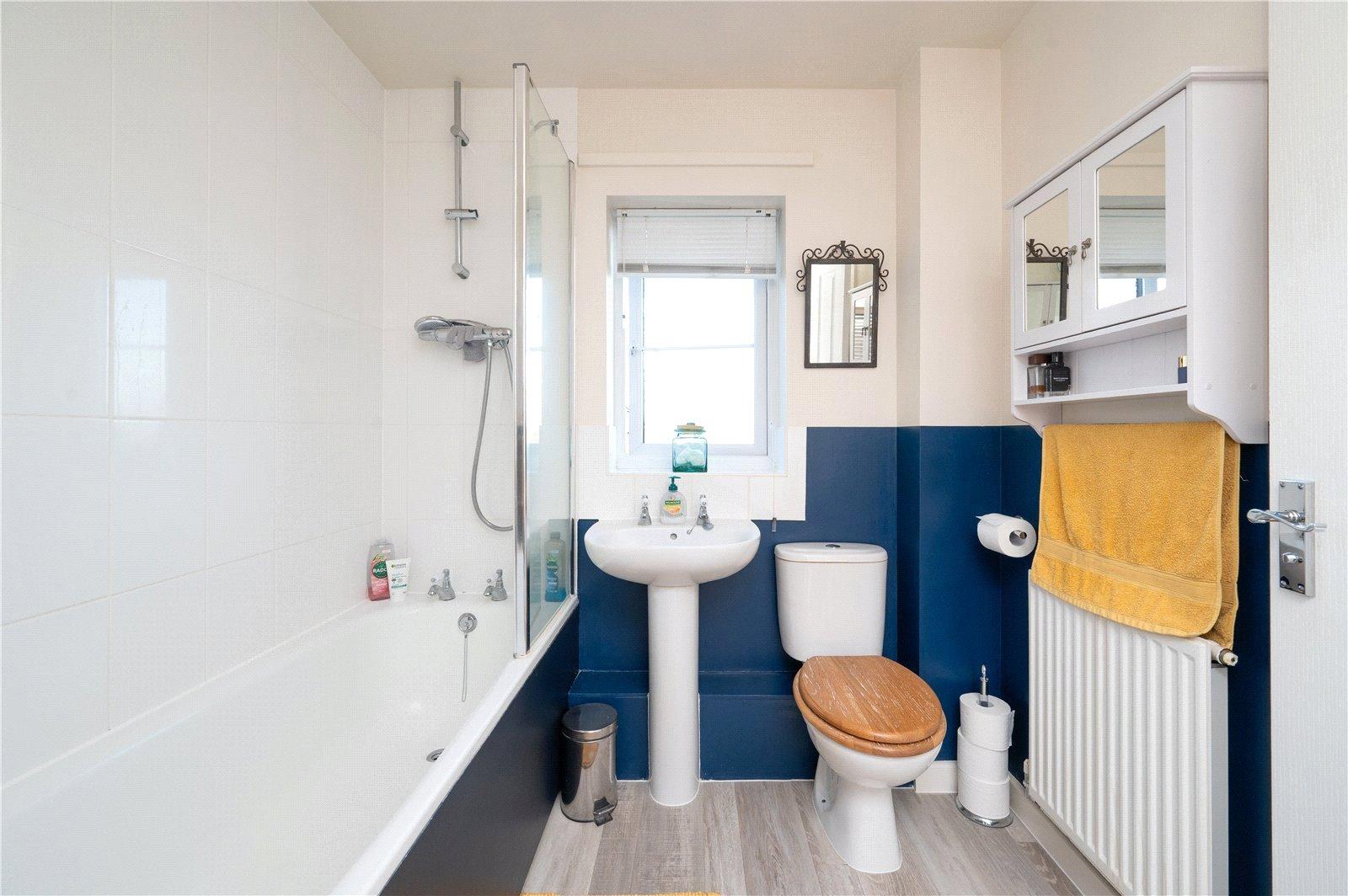 2 Bedroom  Let in Pasture View, Oaklands Lane, Smallford, St. Albans - View 7 - Collinson Hall