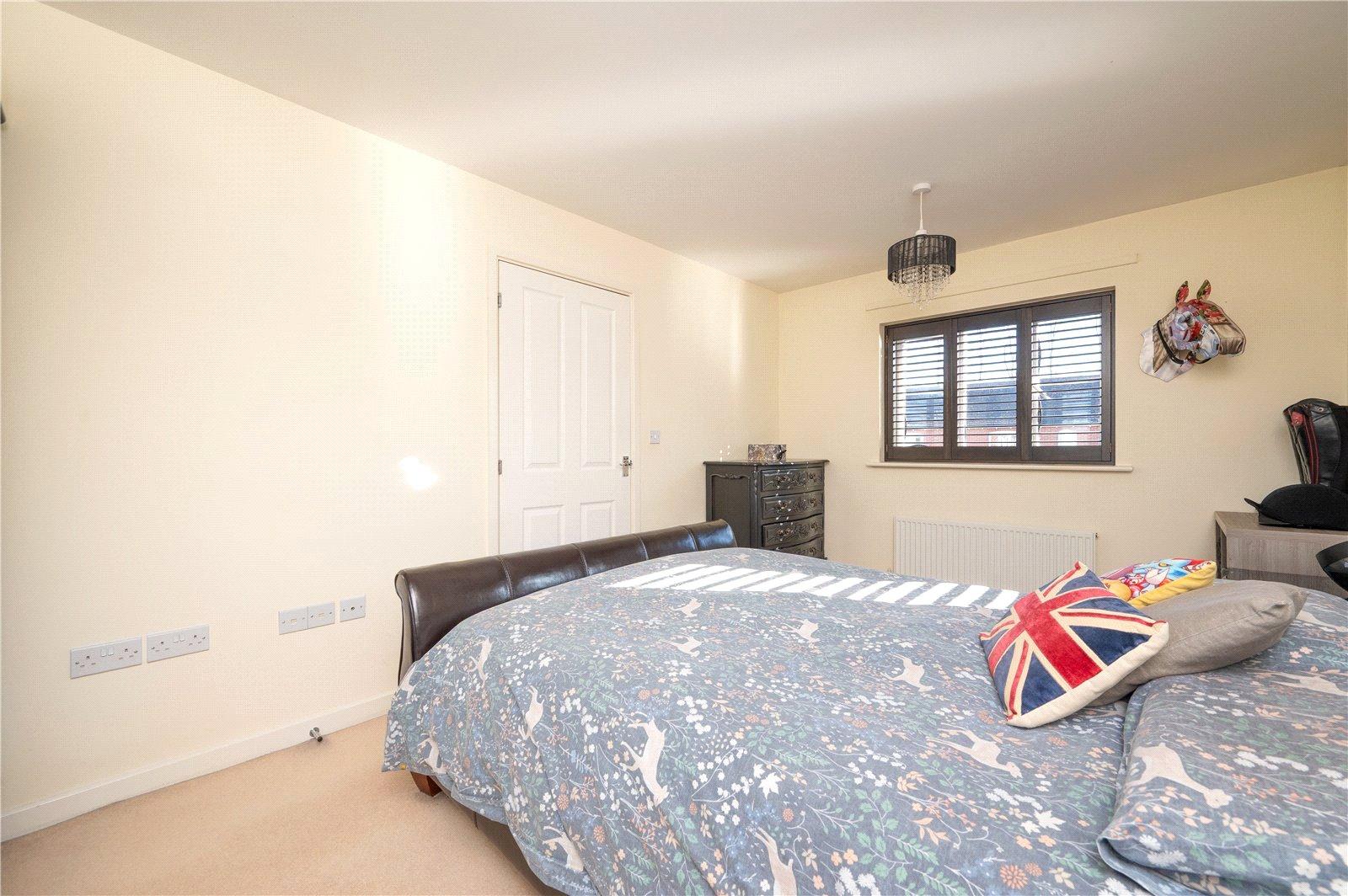2 Bedroom  Let in Pasture View, Oaklands Lane, Smallford, St. Albans - View 4 - Collinson Hall