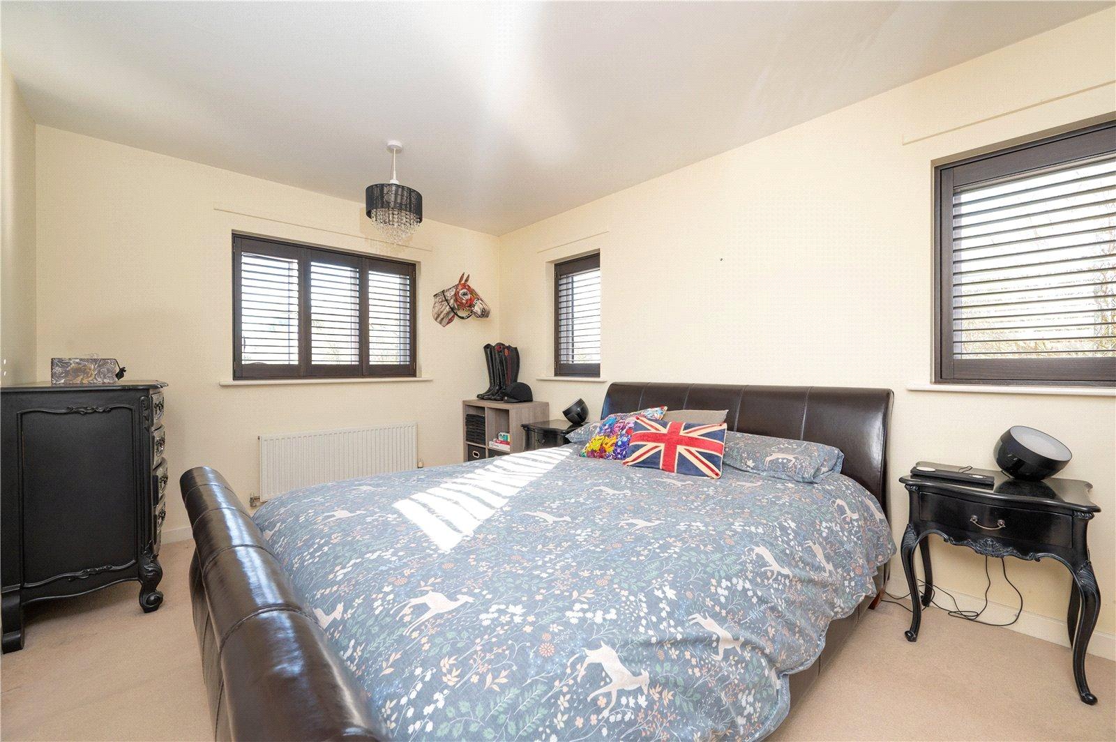2 Bedroom  Let in Pasture View, Oaklands Lane, Smallford, St. Albans - View 8 - Collinson Hall