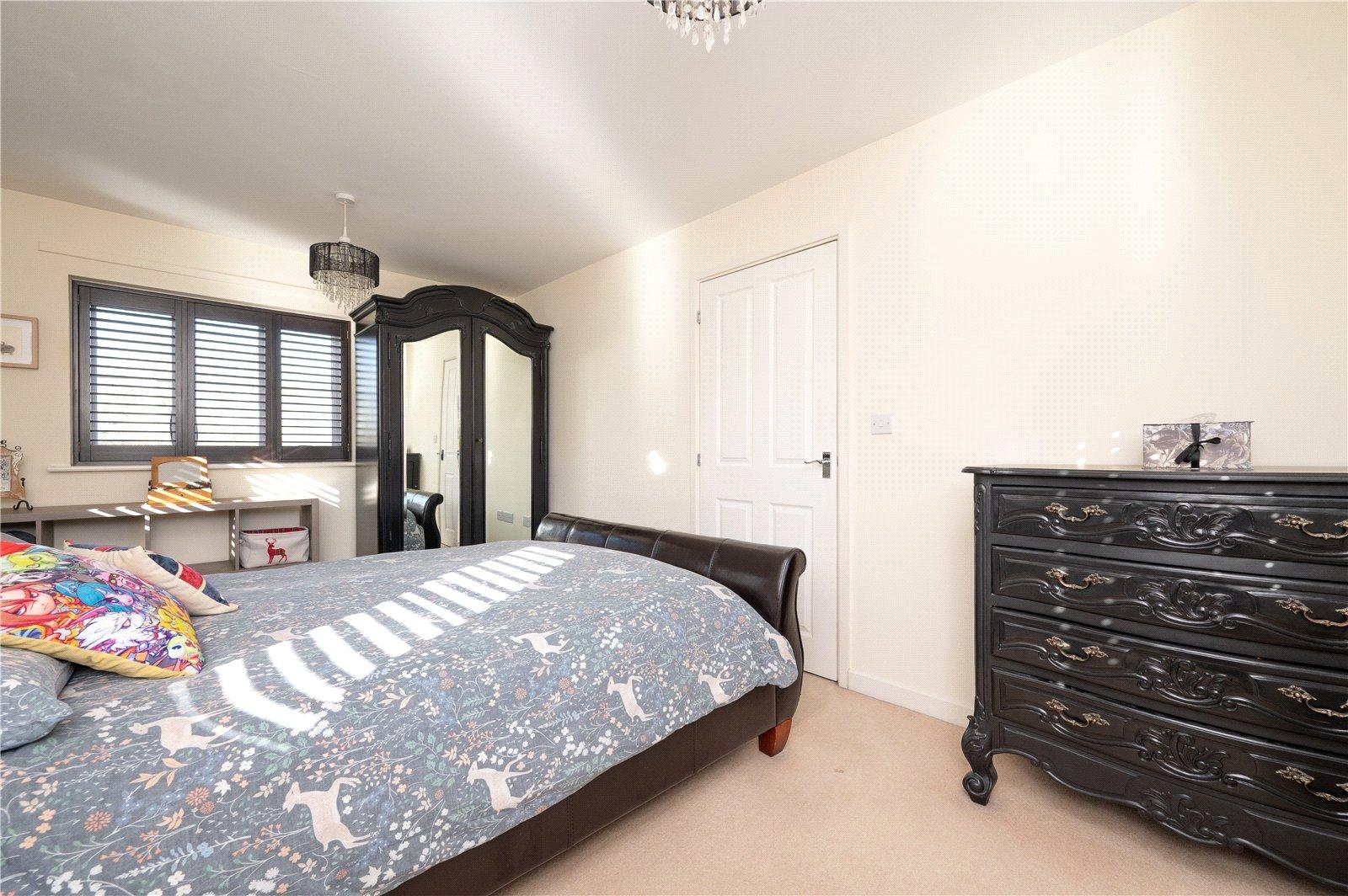 2 Bedroom  Let in Pasture View, Oaklands Lane, Smallford, St. Albans - View 13 - Collinson Hall