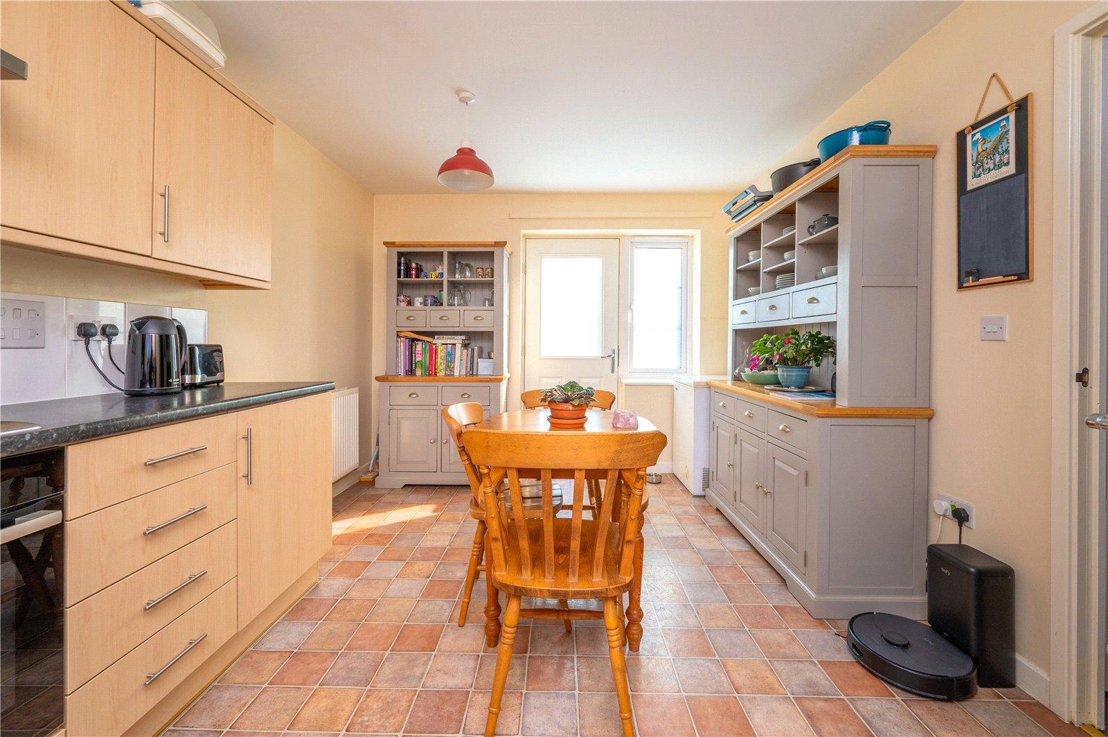 2 Bedroom  Let in Pasture View, Oaklands Lane, Smallford, St. Albans - View 11 - Collinson Hall