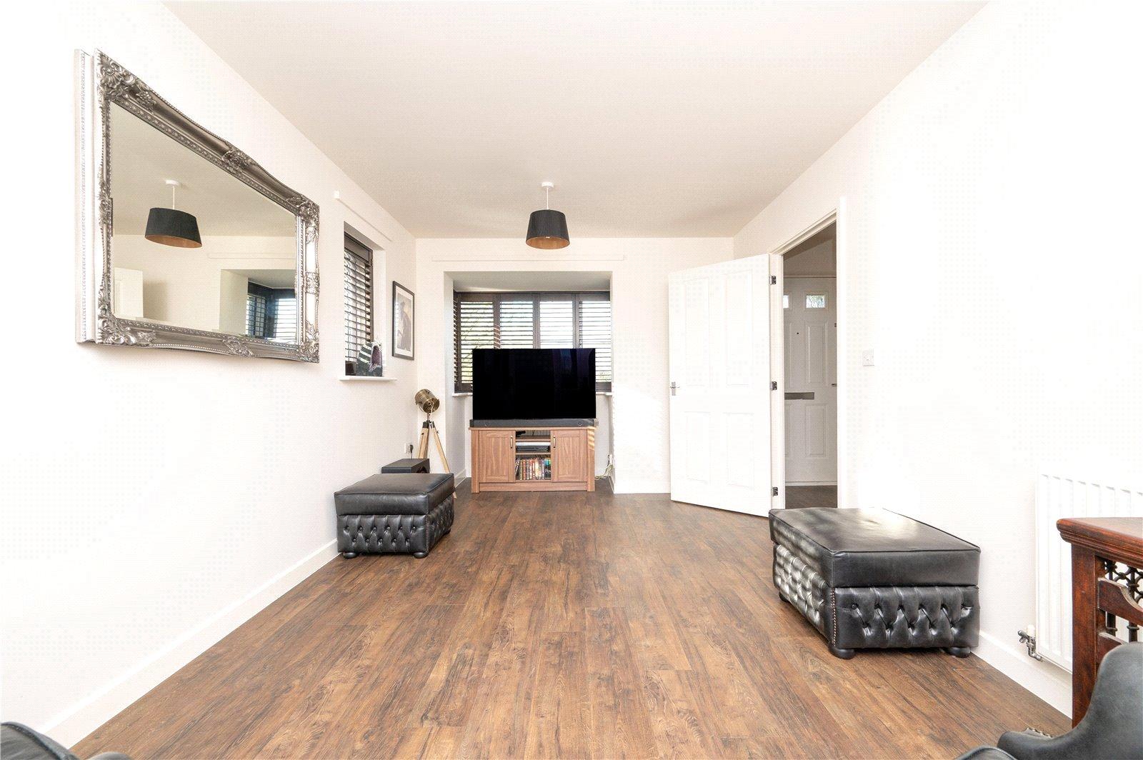 2 Bedroom  Let in Pasture View, Oaklands Lane, Smallford, St. Albans - View 9 - Collinson Hall