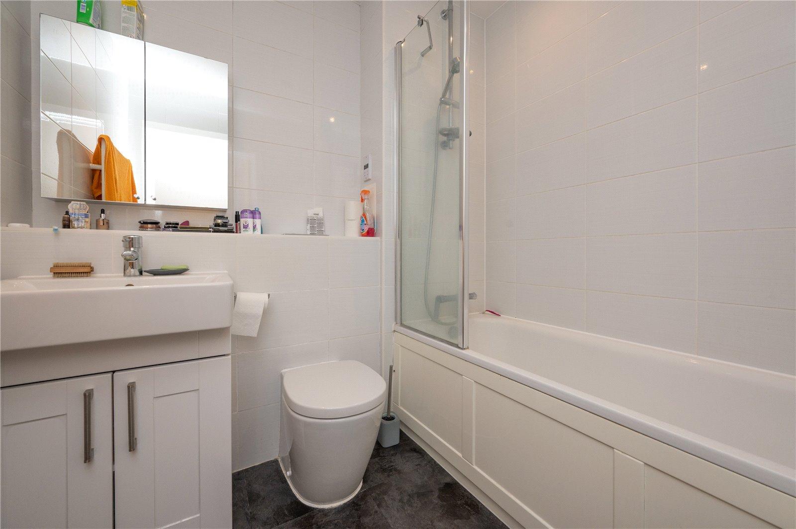2 Bedroom Flat/Apartment Let in Charrington Place, St. Albans, Hertfordshire - View 8 - Collinson Hall
