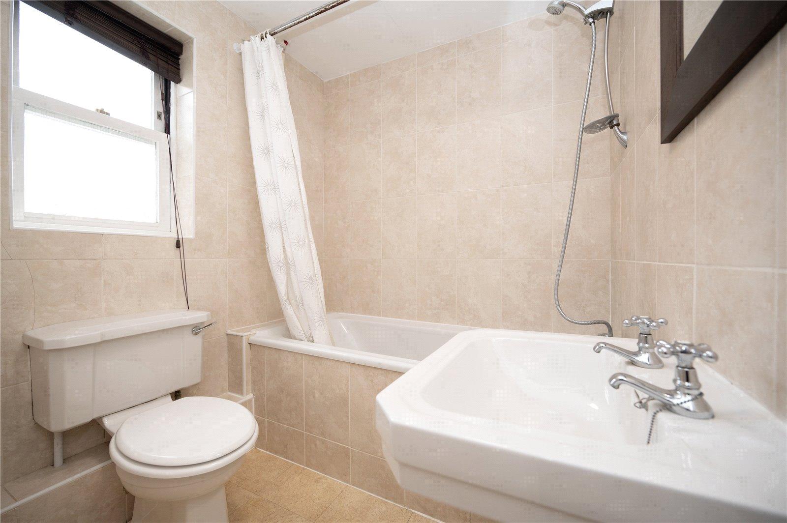2 Bedroom  To Let in Hillside Road, St. Albans, Hertfordshire - View 11 - Collinson Hall