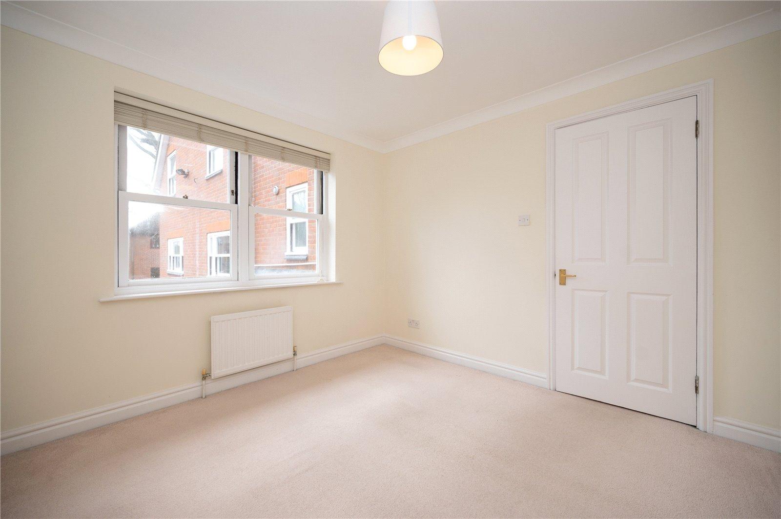 2 Bedroom  To Let in Hillside Road, St. Albans, Hertfordshire - View 13 - Collinson Hall