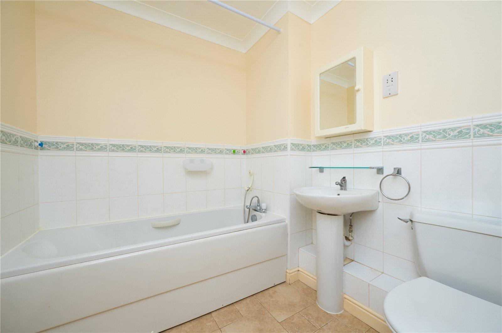 2 Bedroom  Let in Milliners Court, Lattimore Road, St. Albans, Hertfordshire - View 8 - Collinson Hall